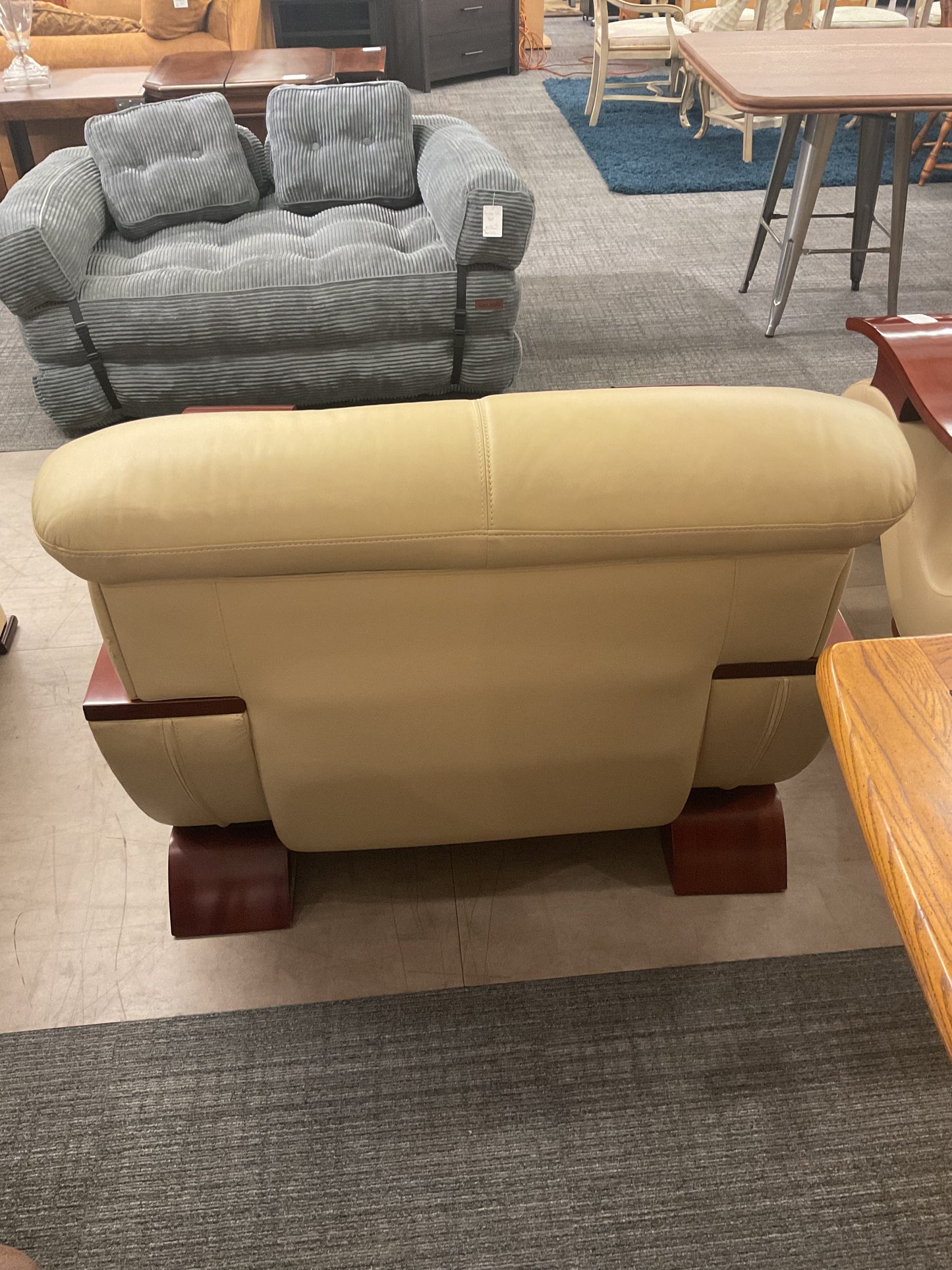Buttery Chair