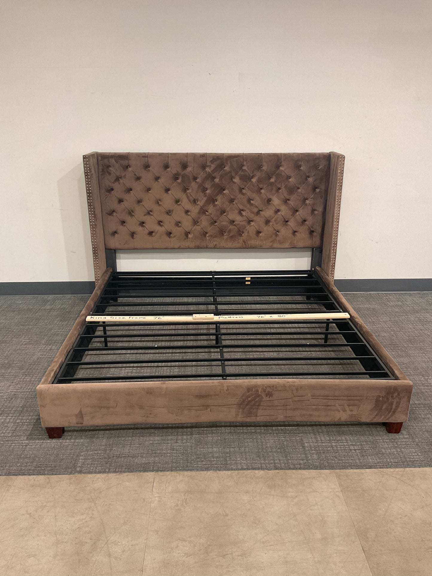Coco’s King Bed (B048)