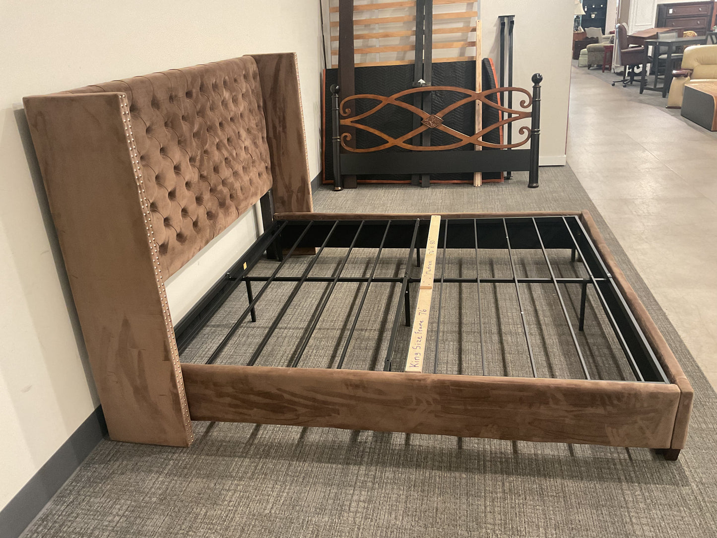 Coco’s King Bed (B048)