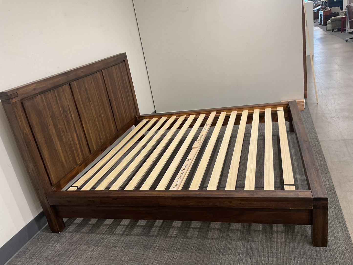 Solid King Bed (B051)