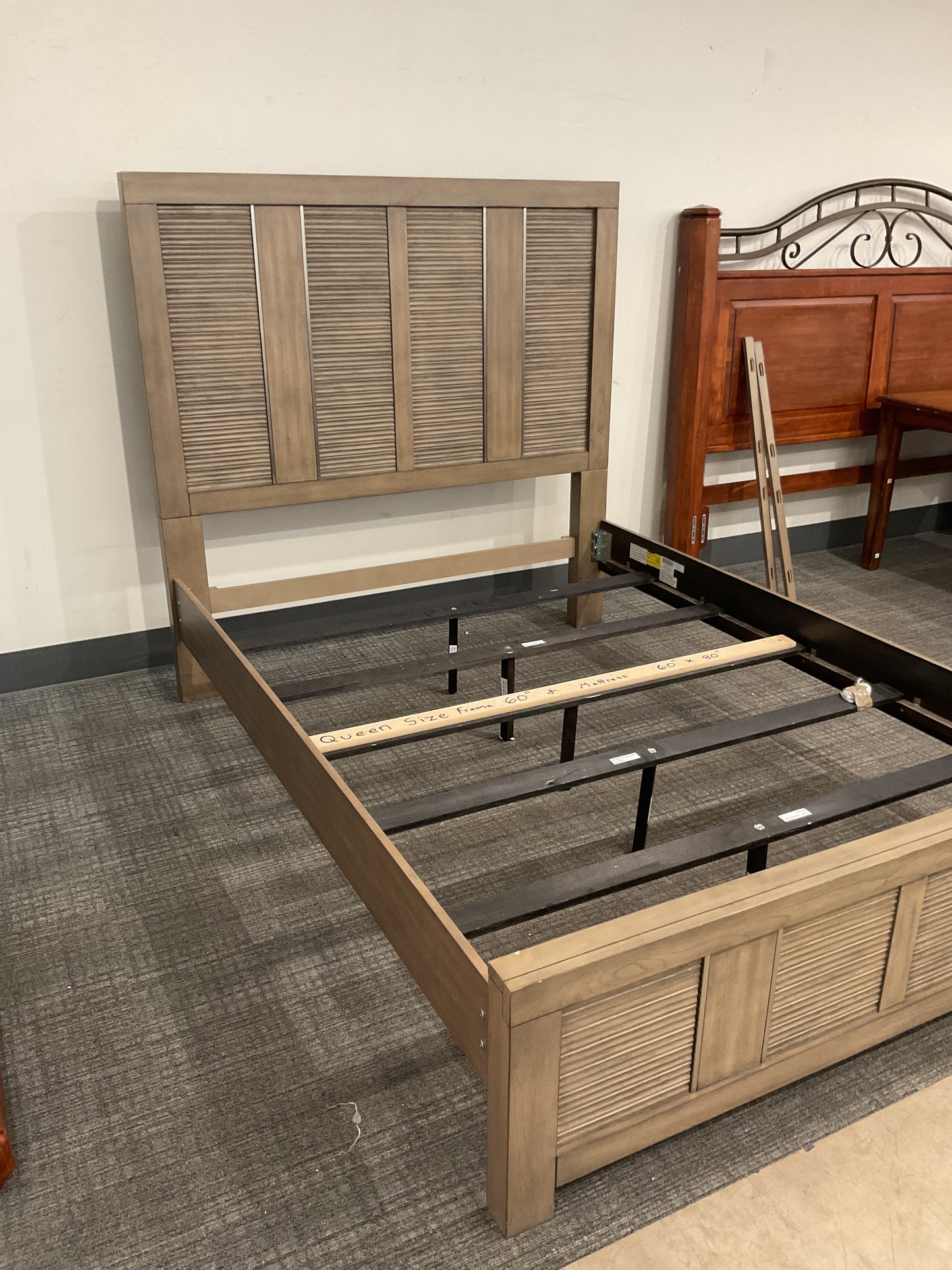 Barn Queen Bed (B083)