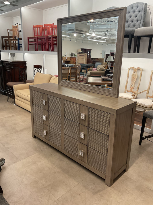 Queen Image Dresser
