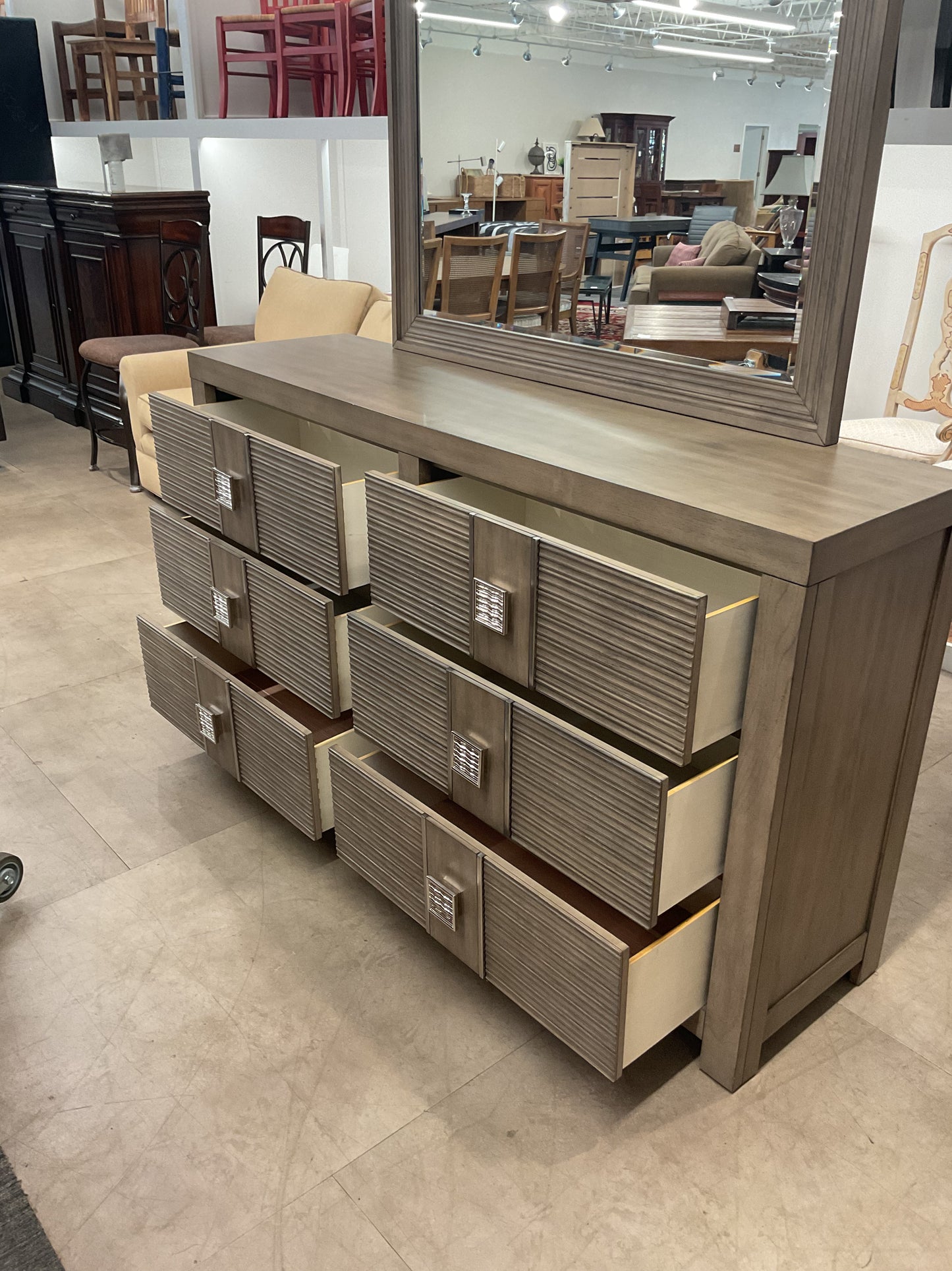 Queen Image Dresser