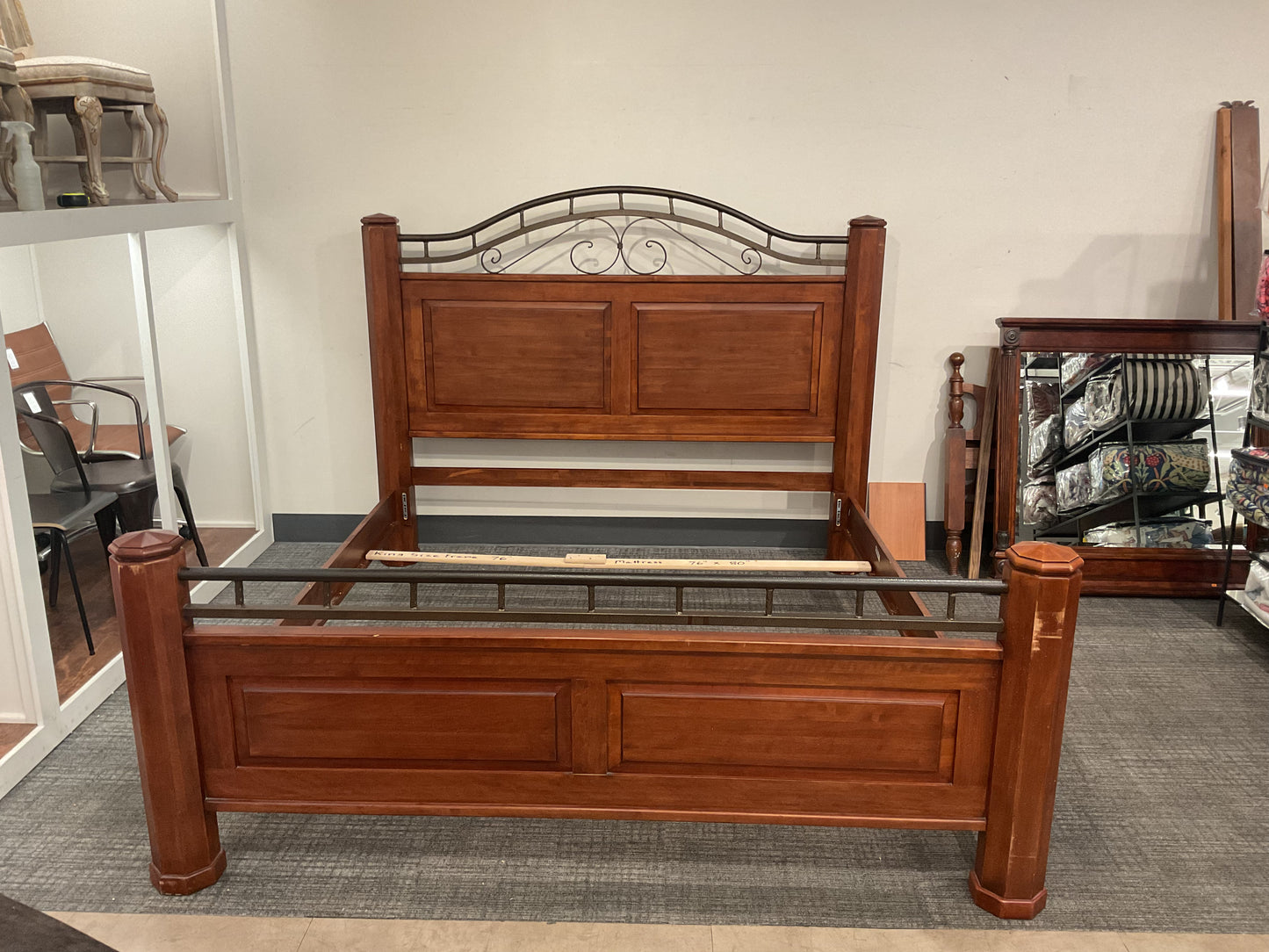 Dreamin King Bed (B084)