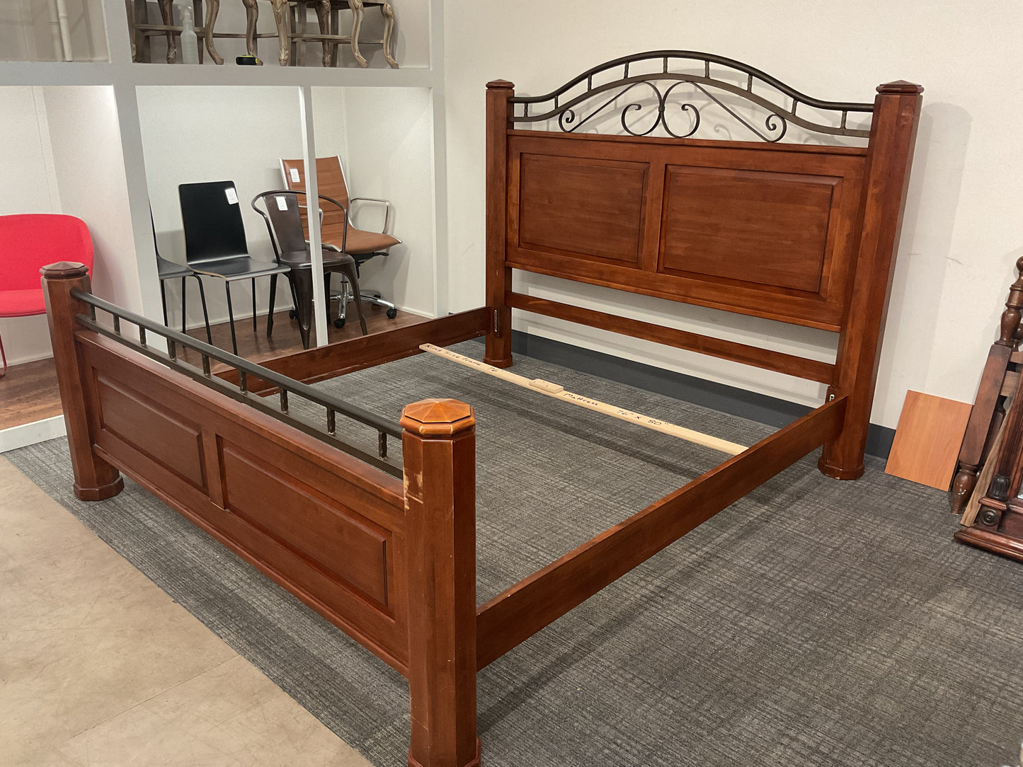 Dreamin King Bed (B084)