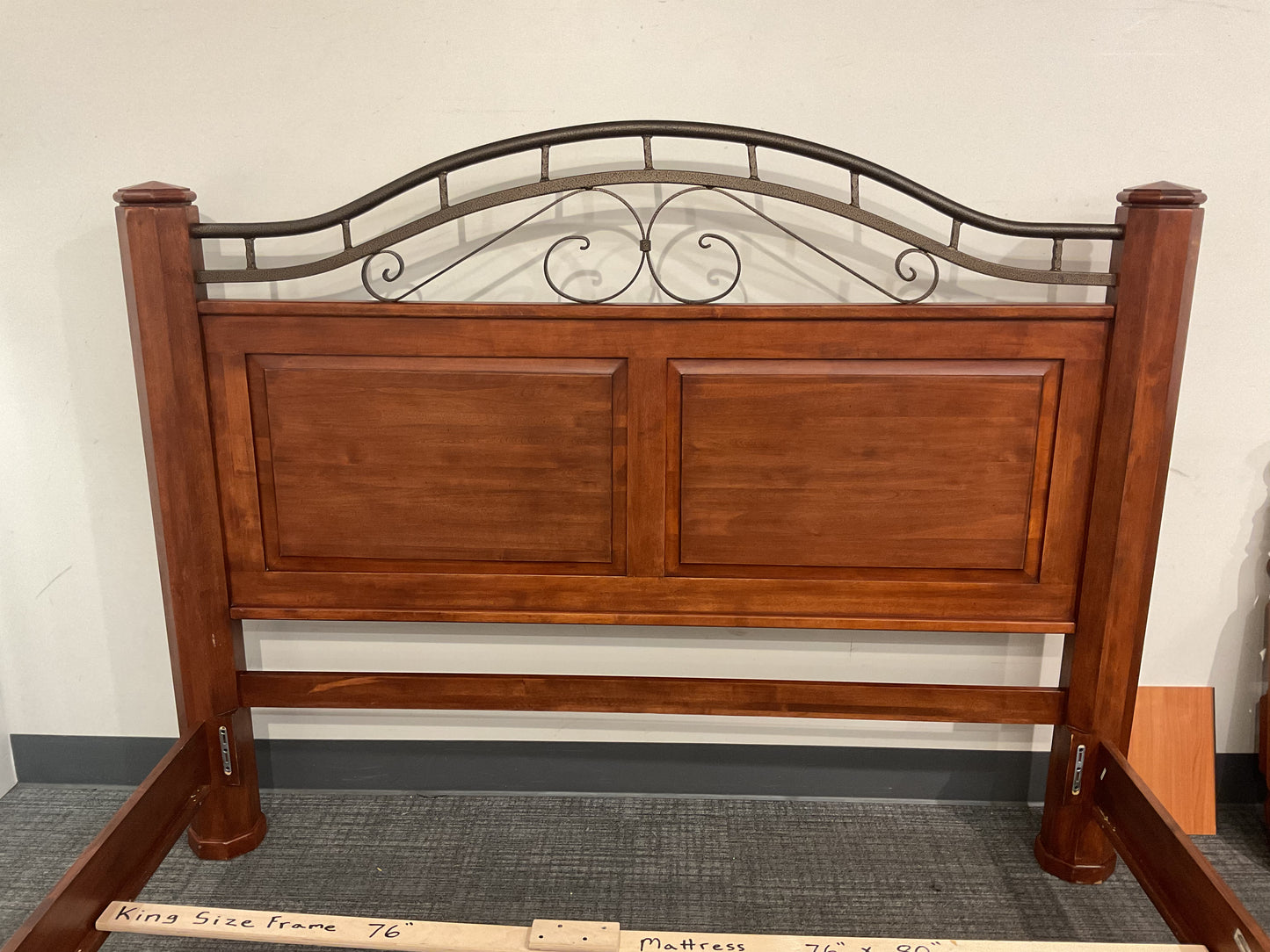 Dreamin King Bed (B084)
