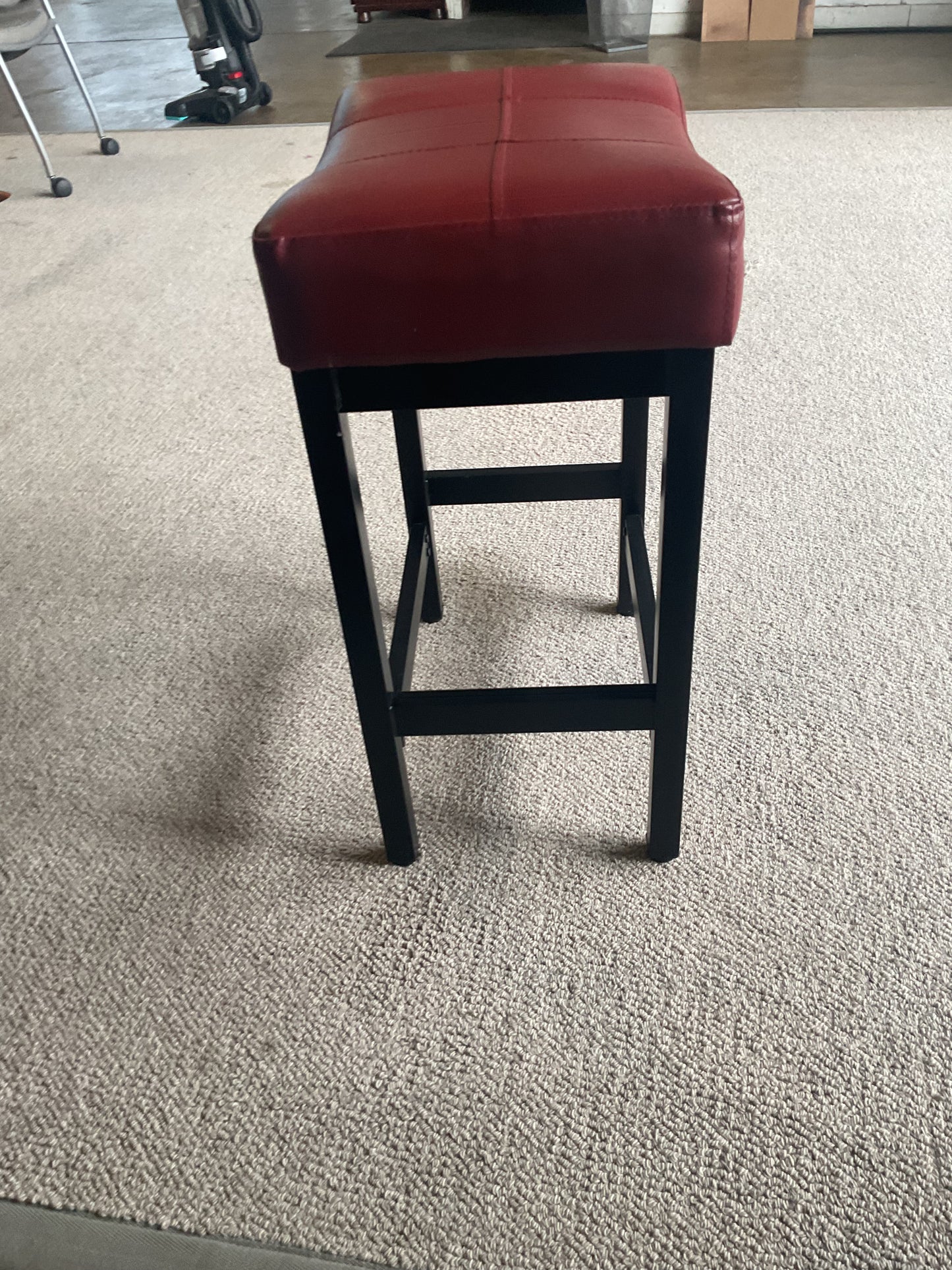 Ruby Stool (WH)