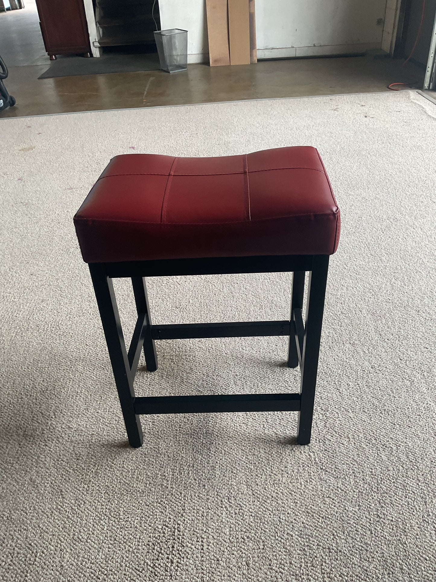 Ruby Stool (WH)