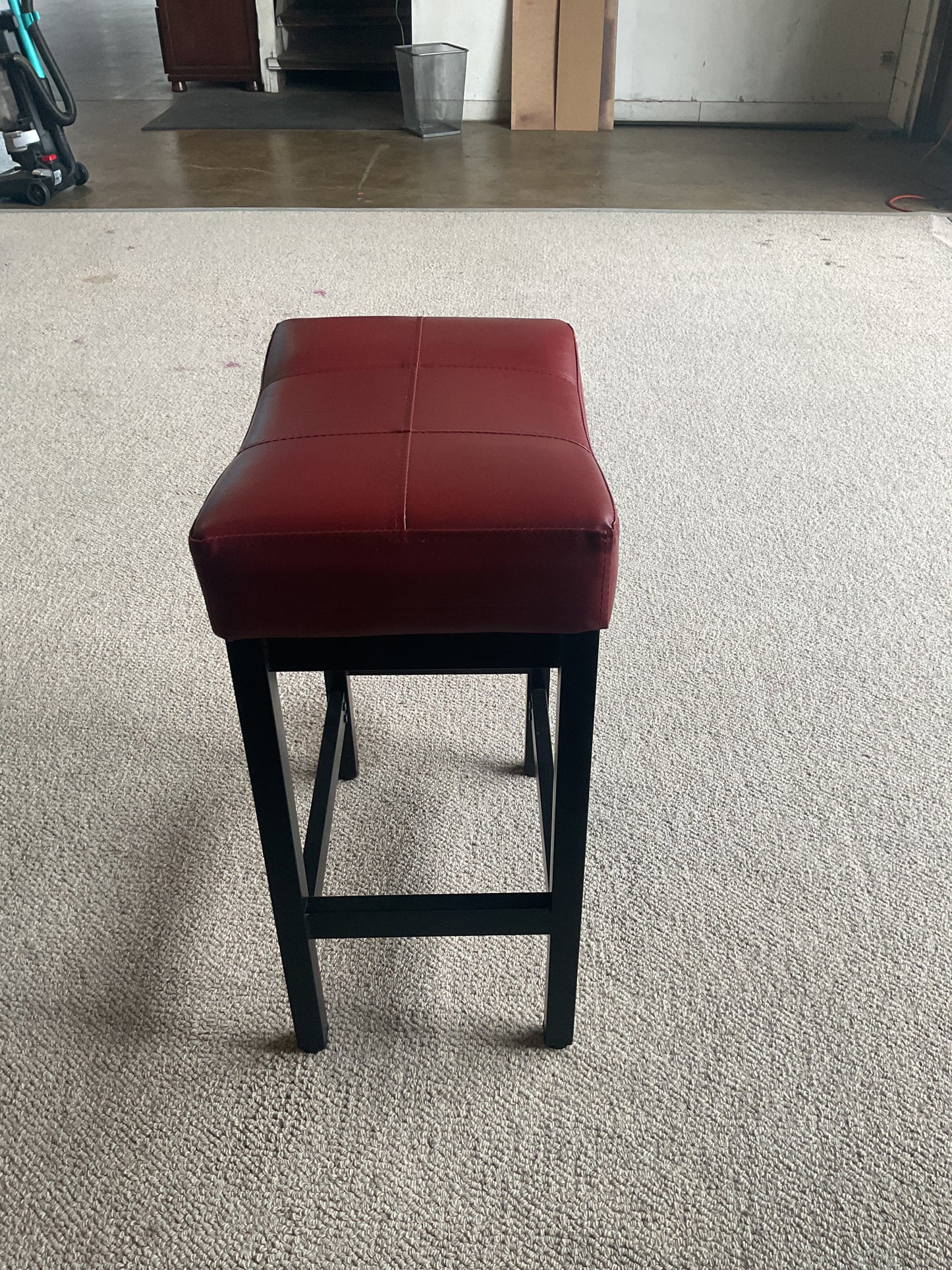 Ruby Stool (WH)
