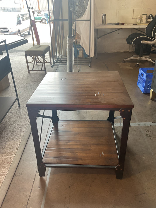 Put You End Table *WH
