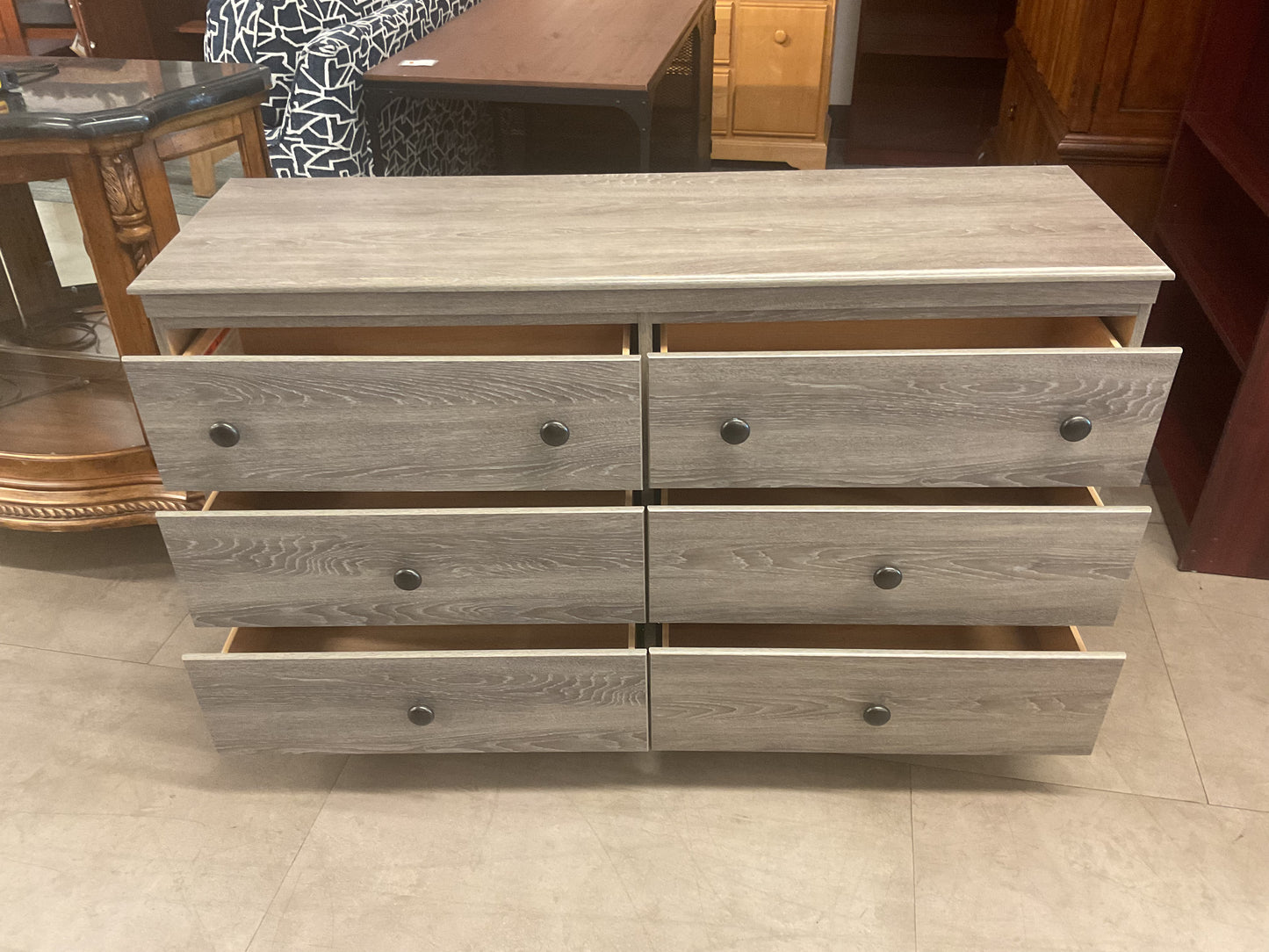 Salt N Peppa Dresser