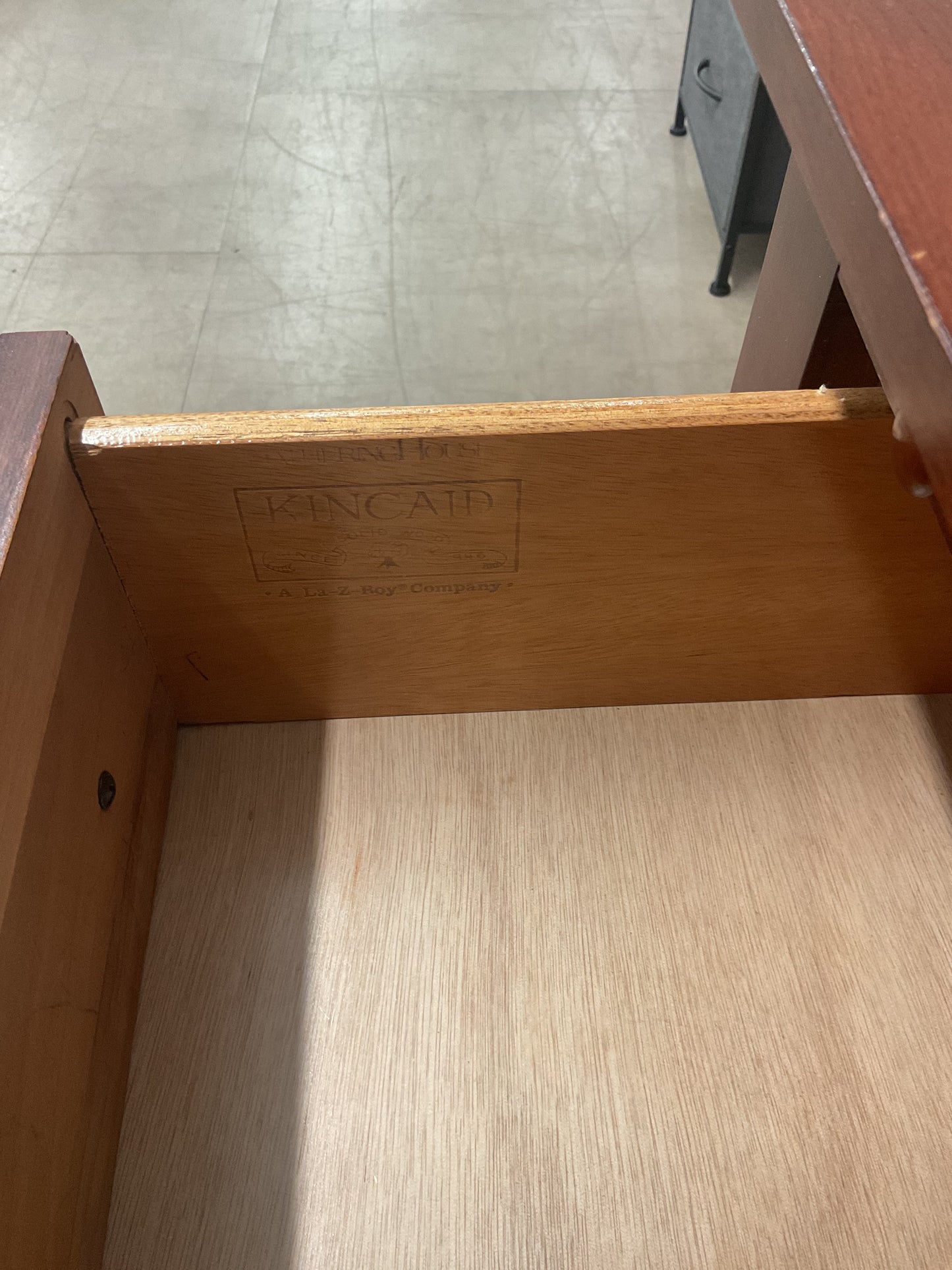 Kinny Nighstand