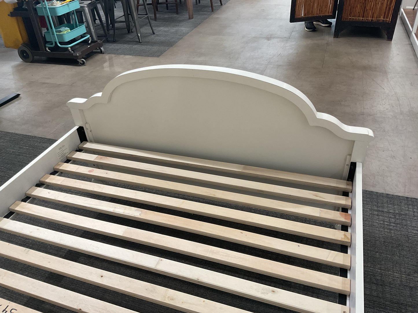 Cute Full Bed (B090)