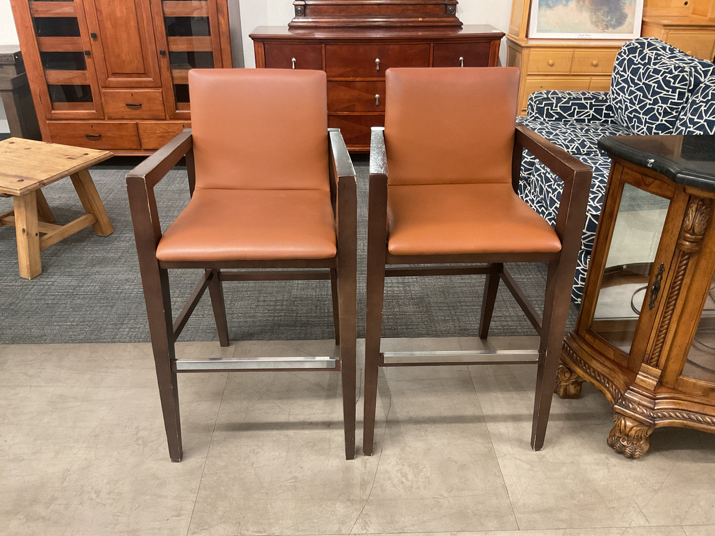 Lobby Stool Set