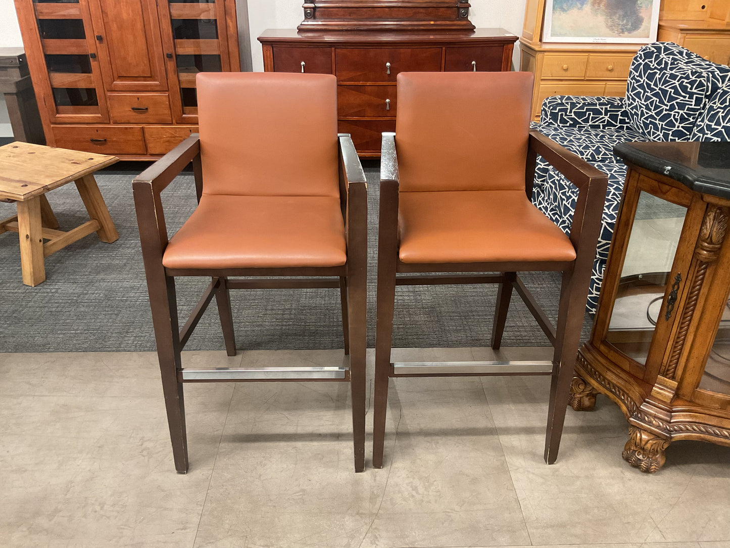 Lobby Stool Set