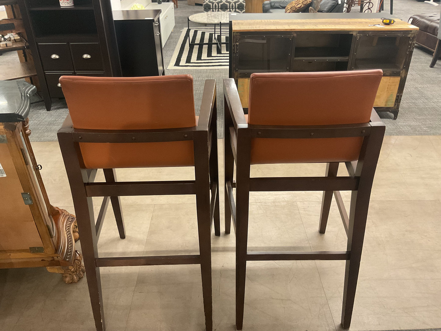 Lobby Stool Set