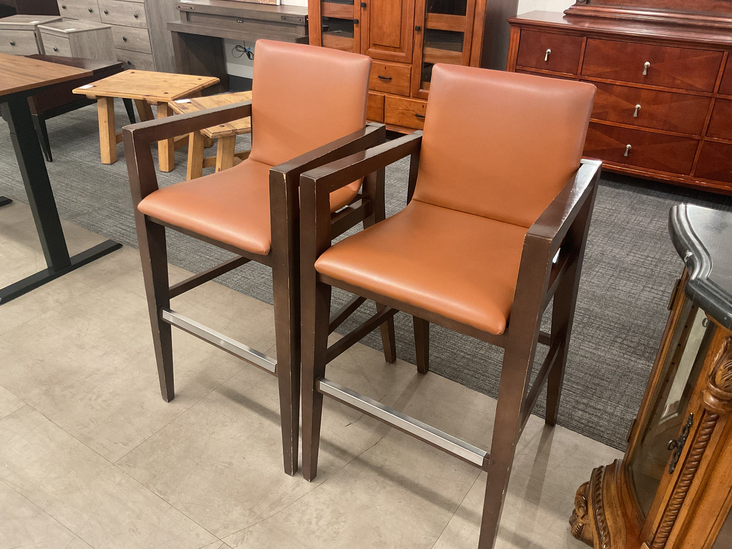 Lobby Stool Set