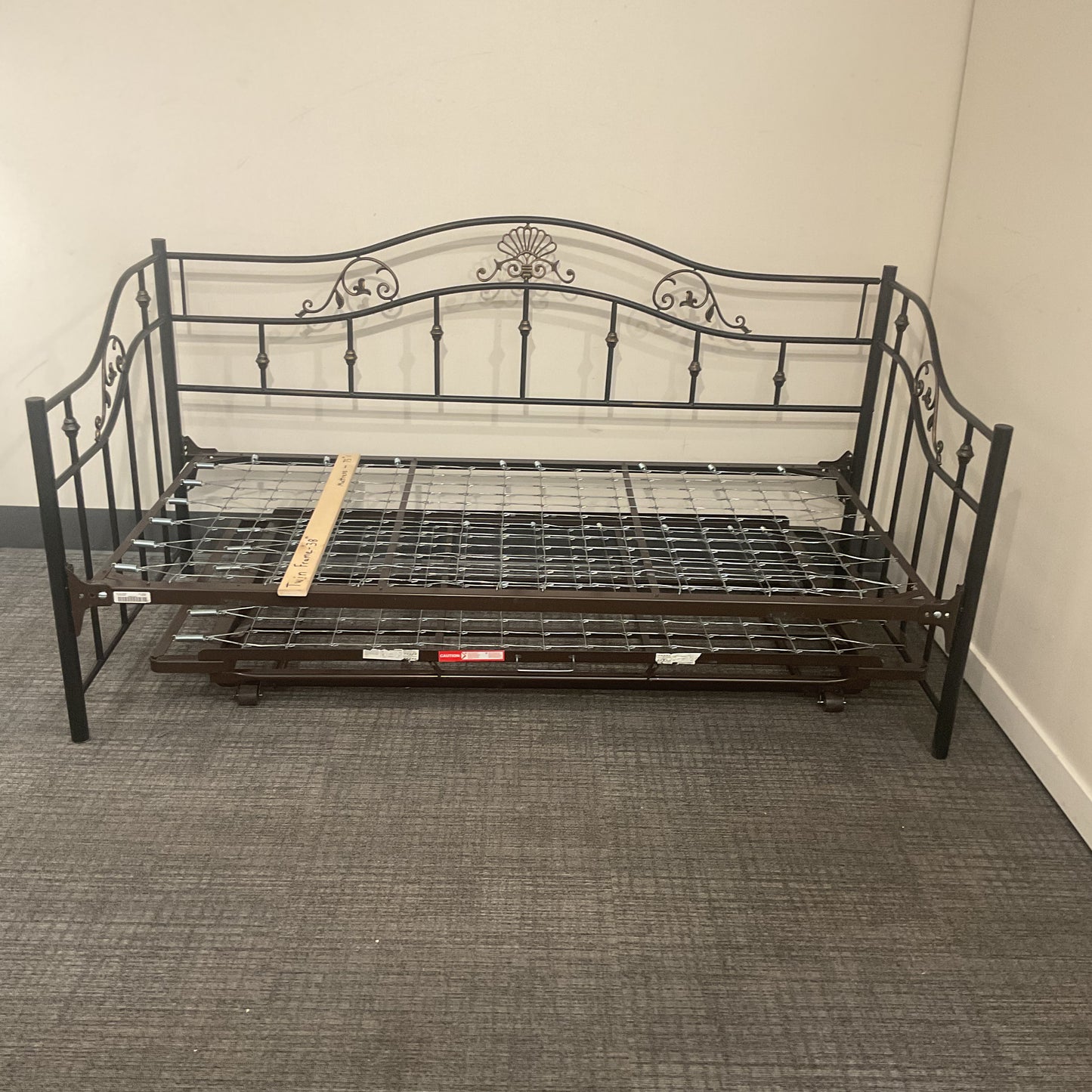 Trundle Truffle Bed (B071)