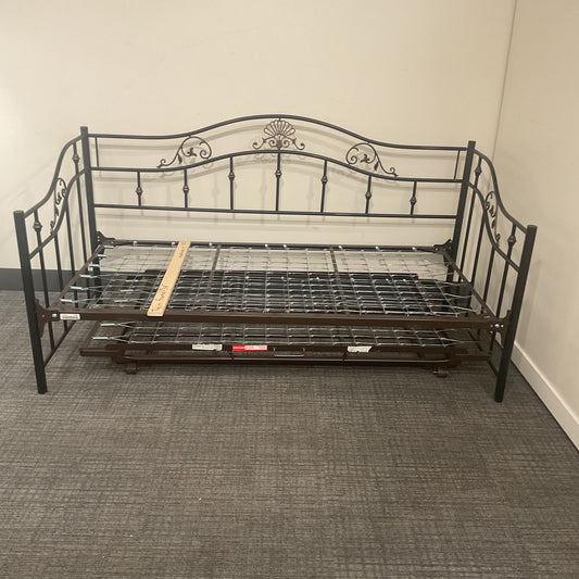 Trundle Truffle Bed (B071)