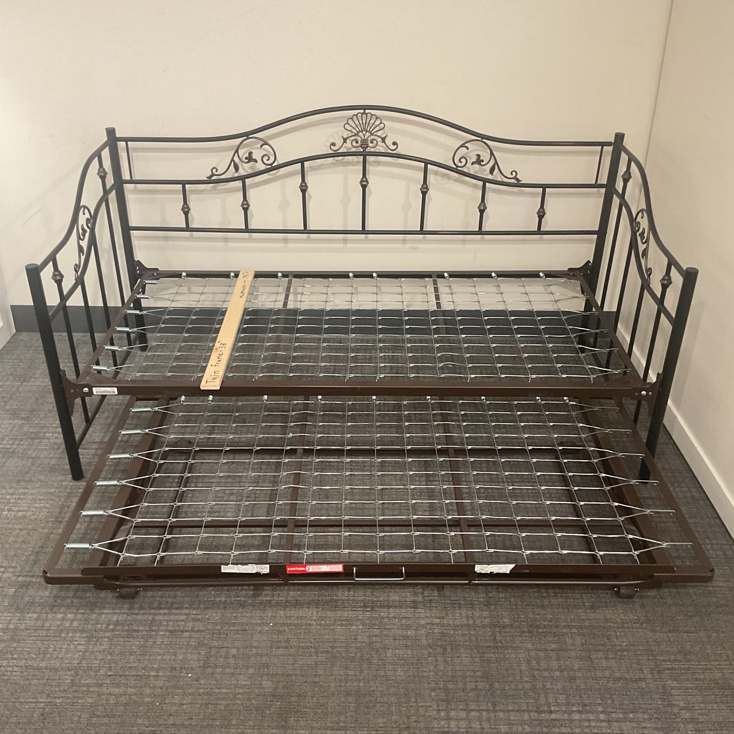 Trundle Truffle Bed (B071)