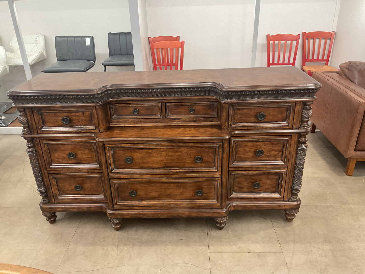 Royalty Dresser