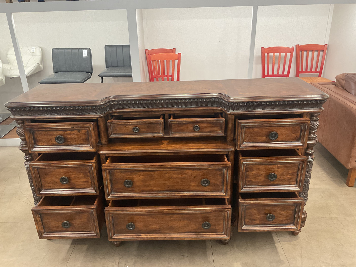 Royalty Dresser