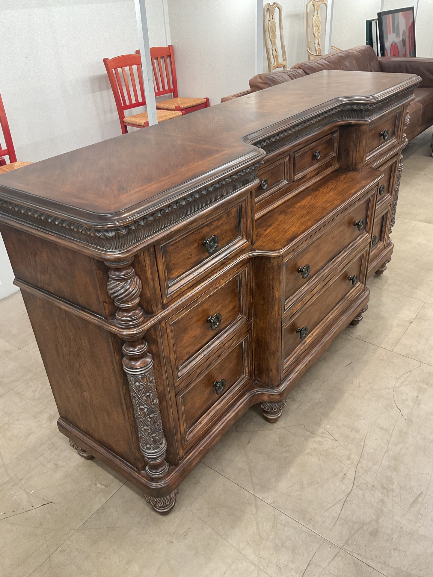 Royalty Dresser