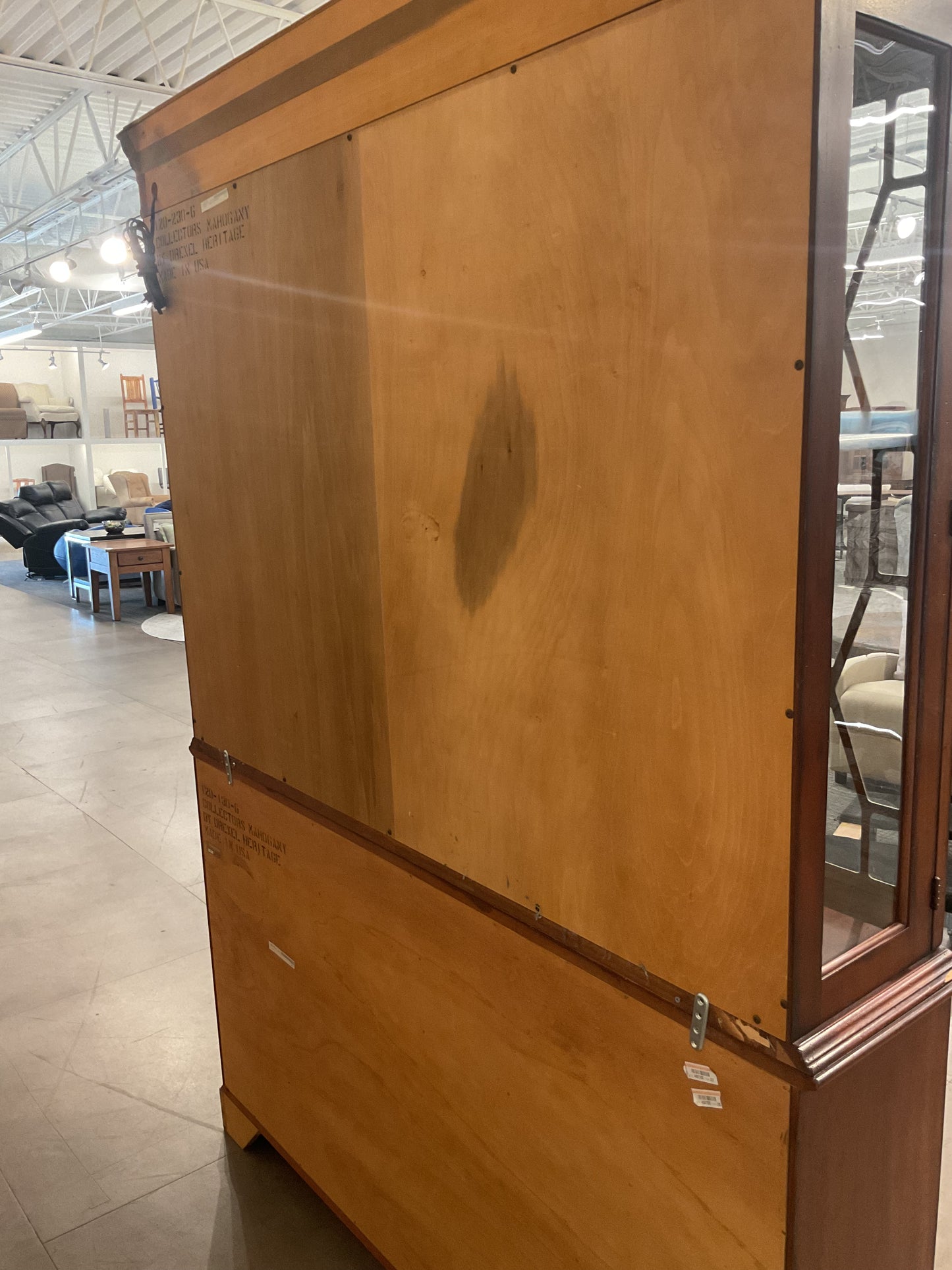 Mirrored Hutch