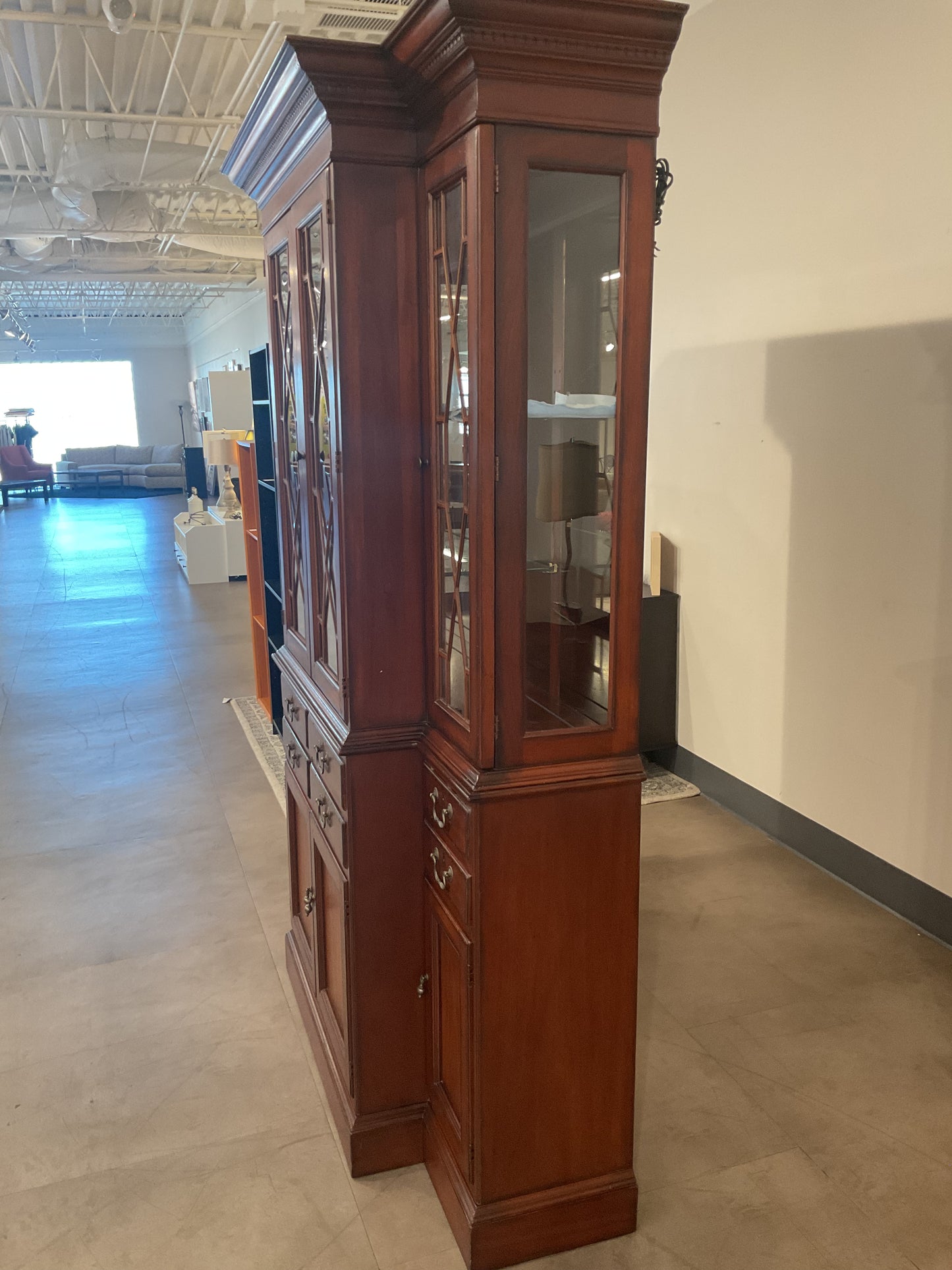 Mirrored Hutch