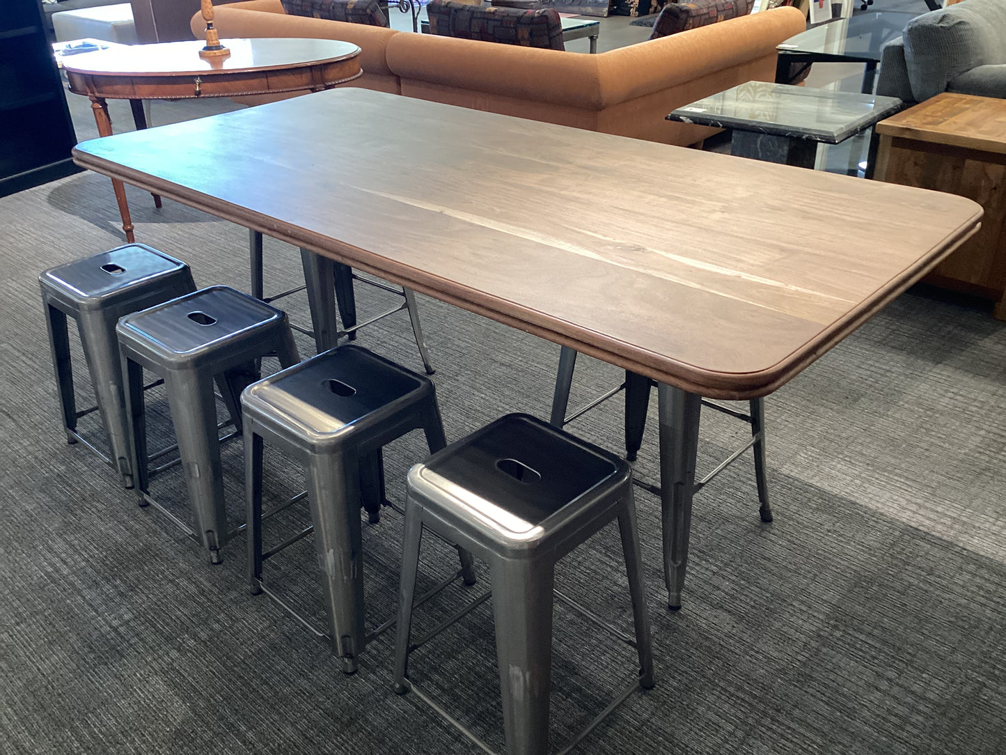 Fubu Creation Dining Set