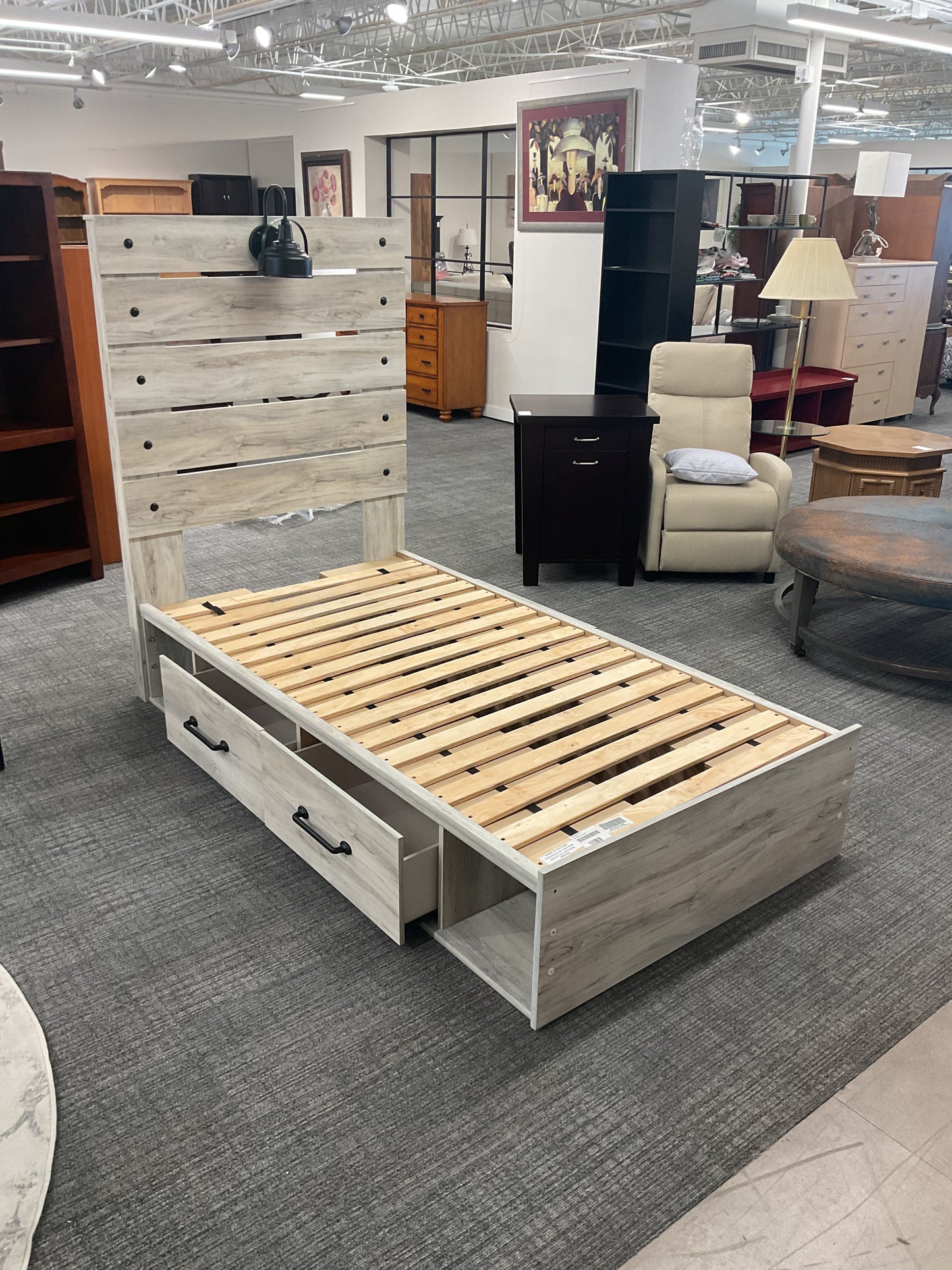 Bright-Light Washed Twin Bed (B079)