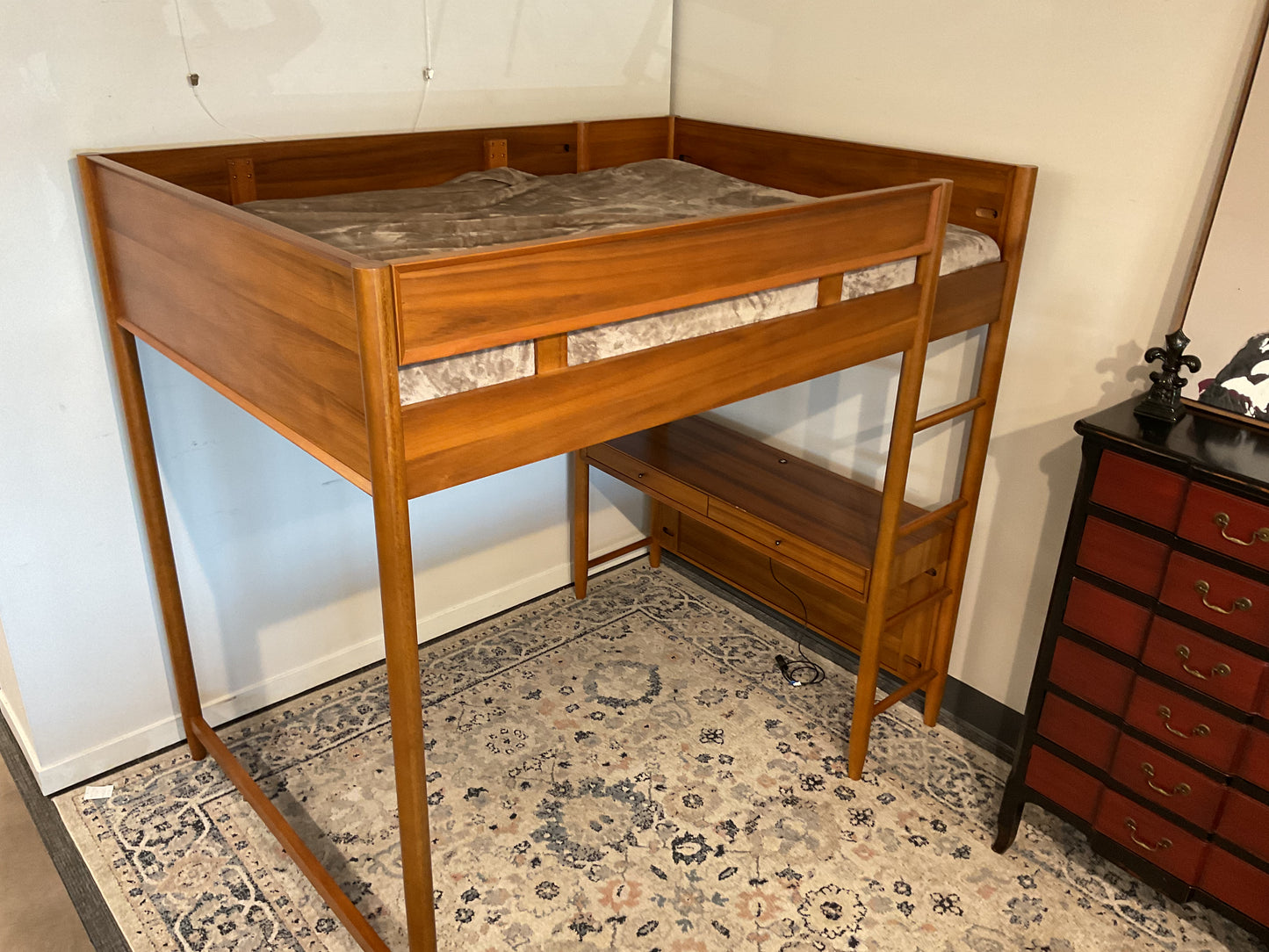 MCM Full Western Loft