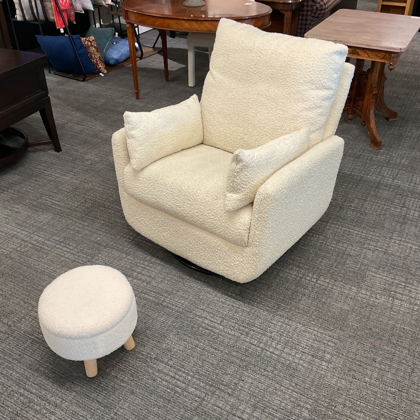 Cloudy Swivel Glider