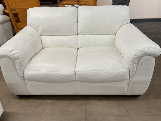 Pearl Love Seat