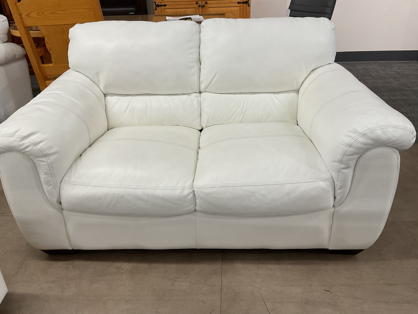 Pearl Love Seat
