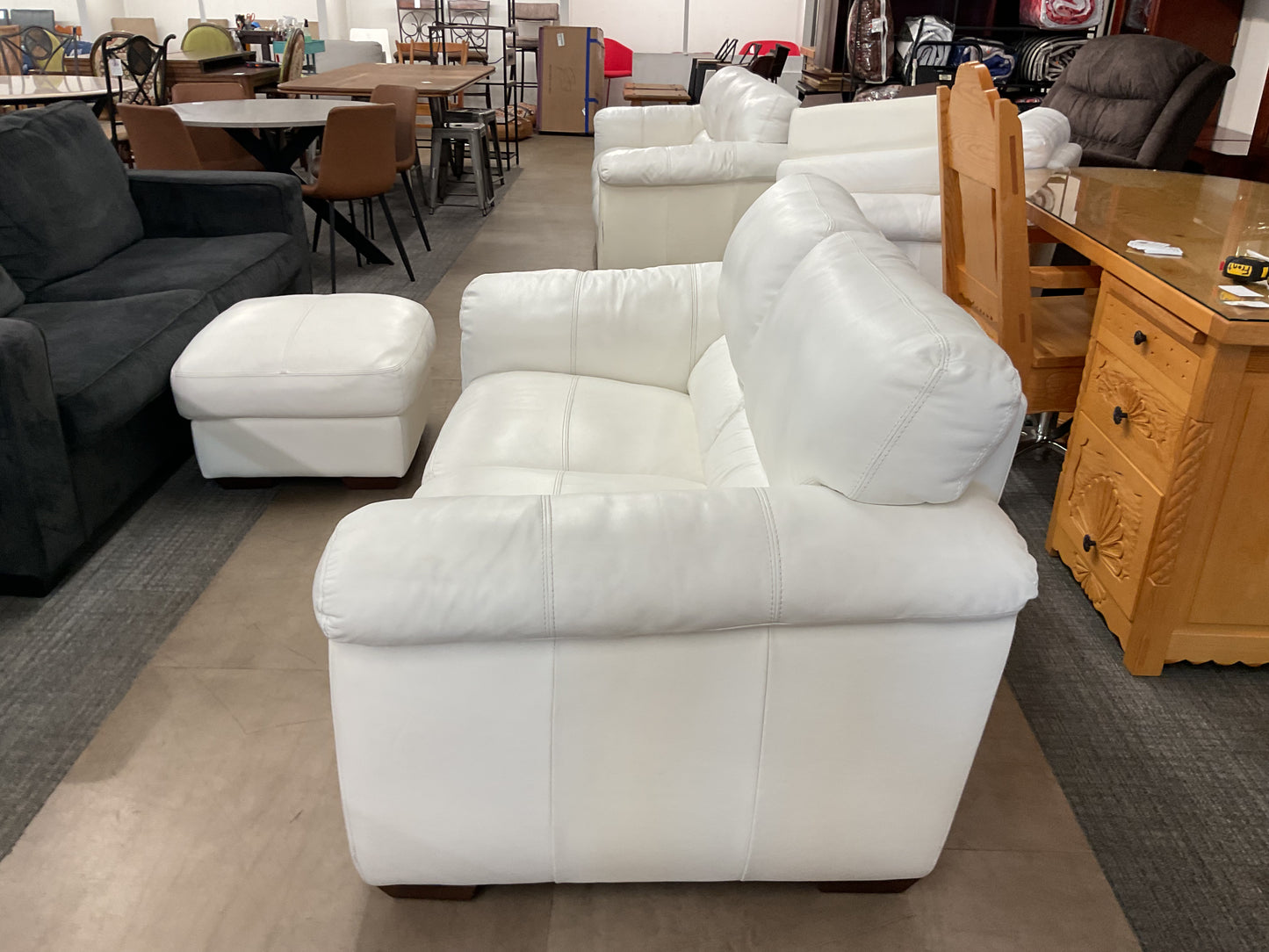 Pearl Love Seat