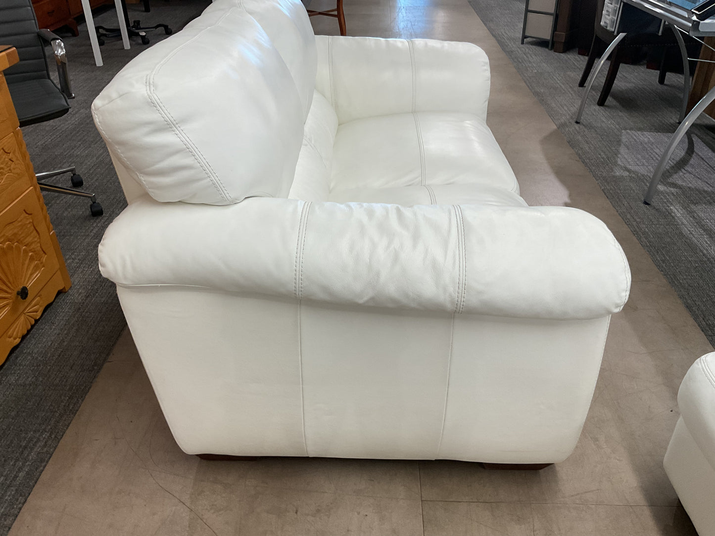 Pearl Love Seat