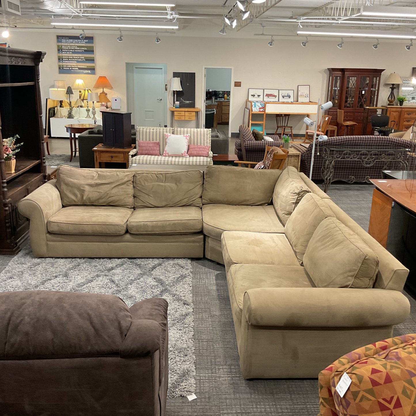 Tigris Sectional