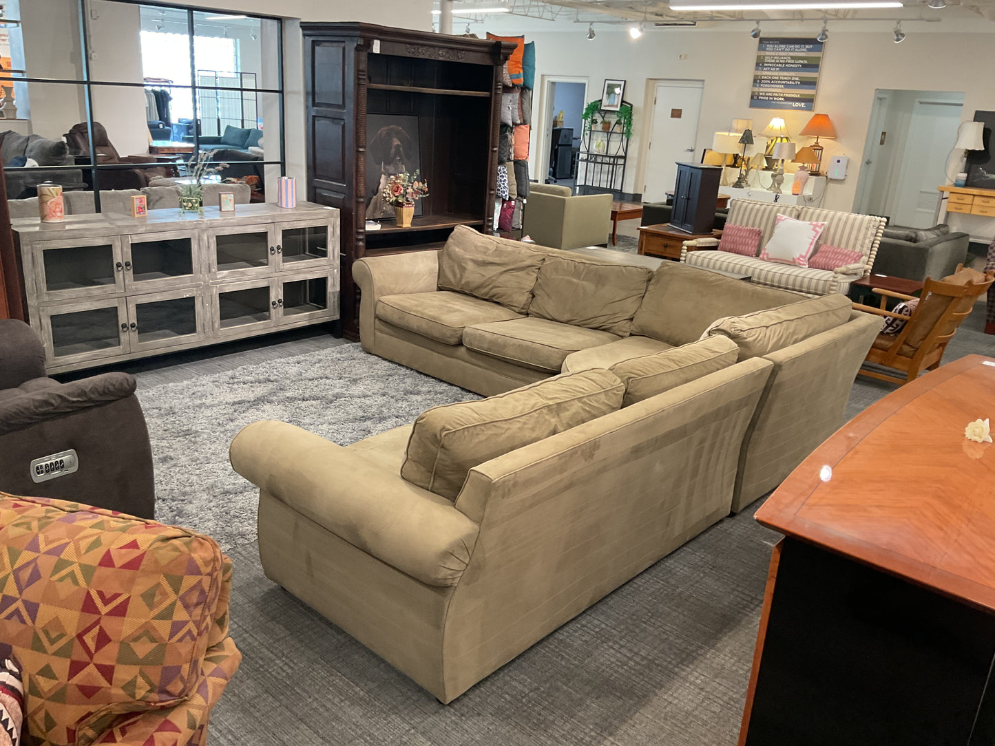 Tigris Sectional