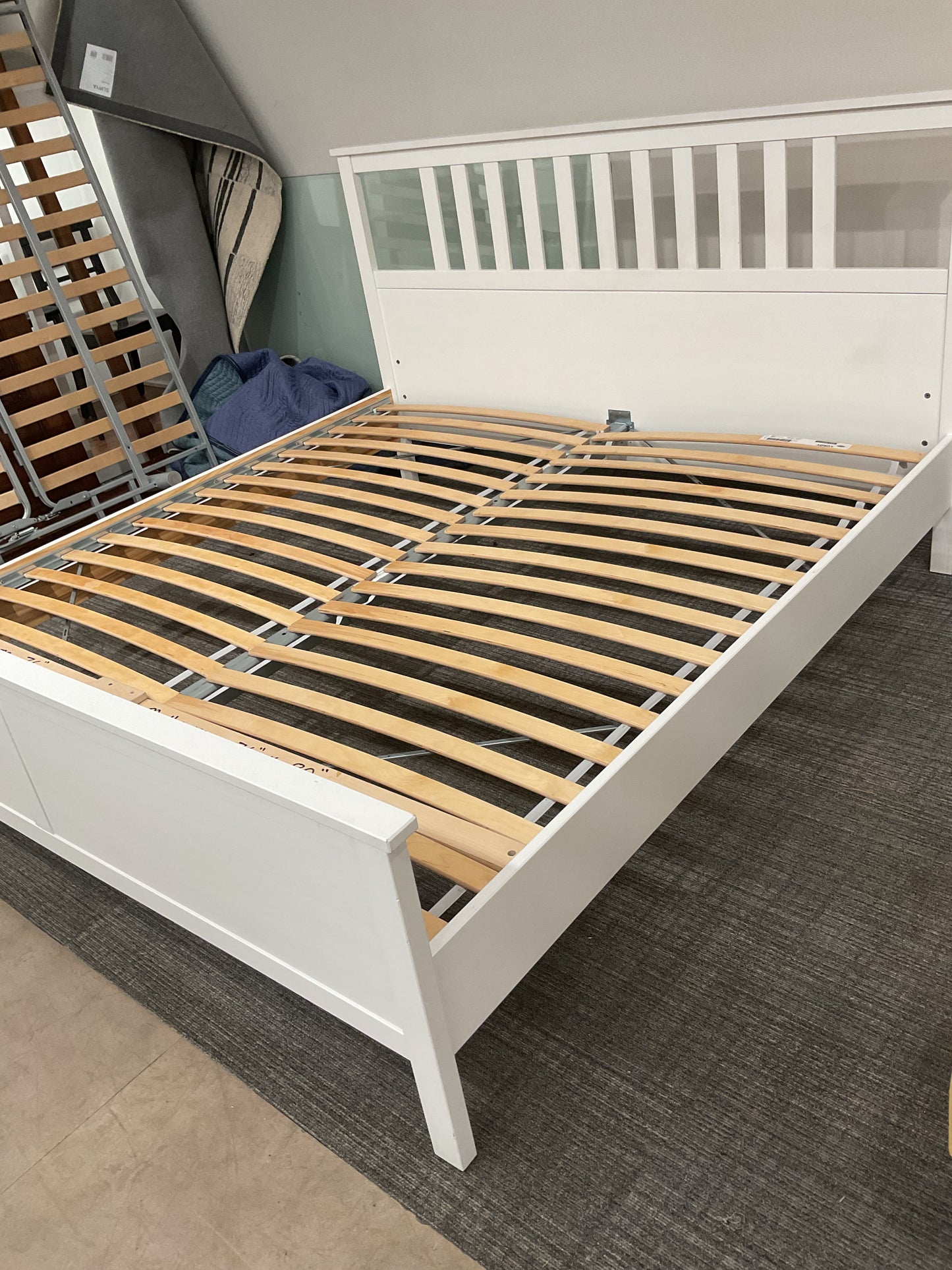 Reyez King Bed Frame (A77)