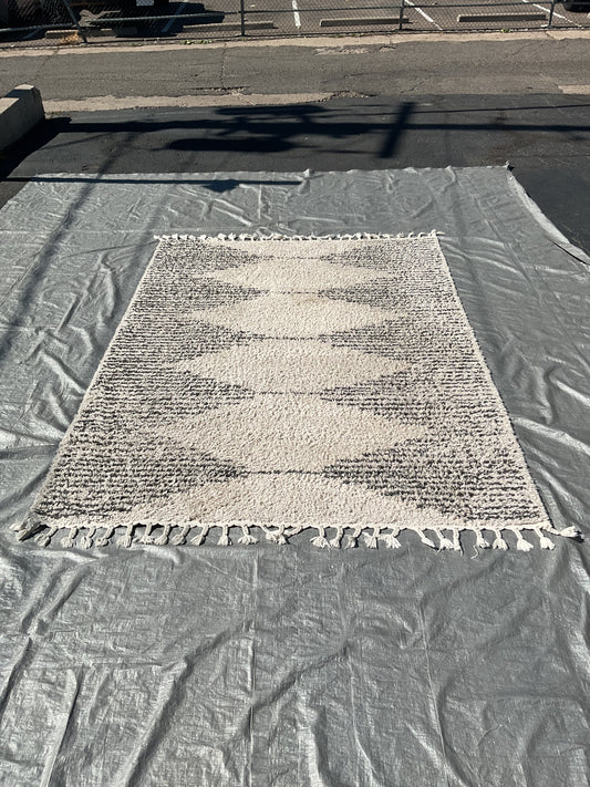 Piggy Tail Rug (R108)