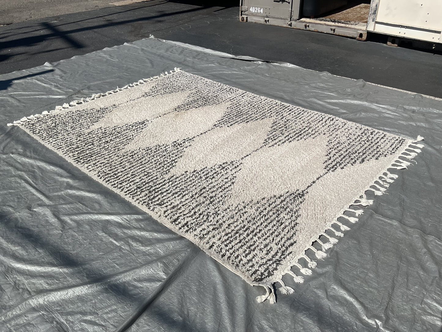 Piggy Tail Rug (R108)