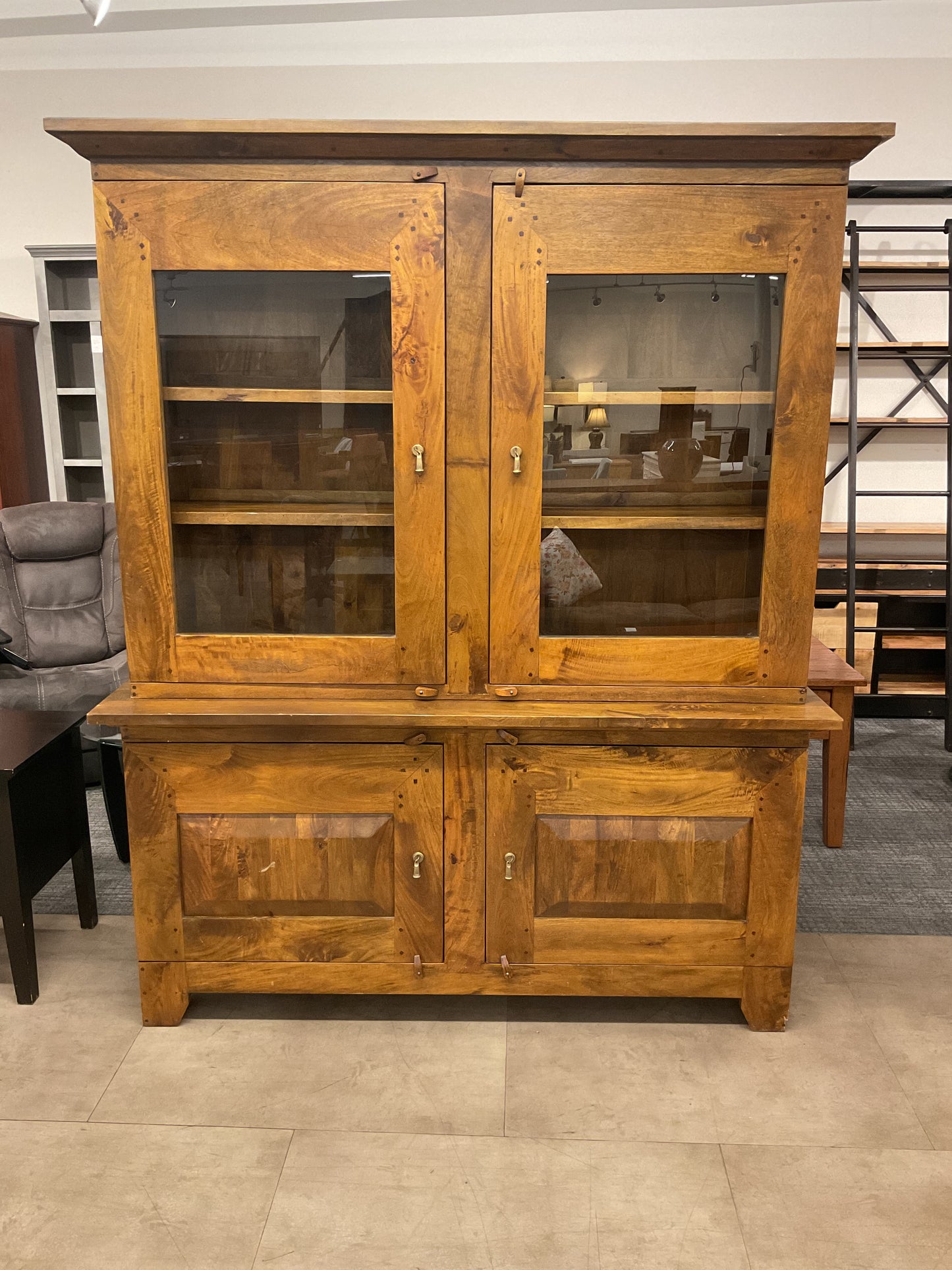Mile High Hutch