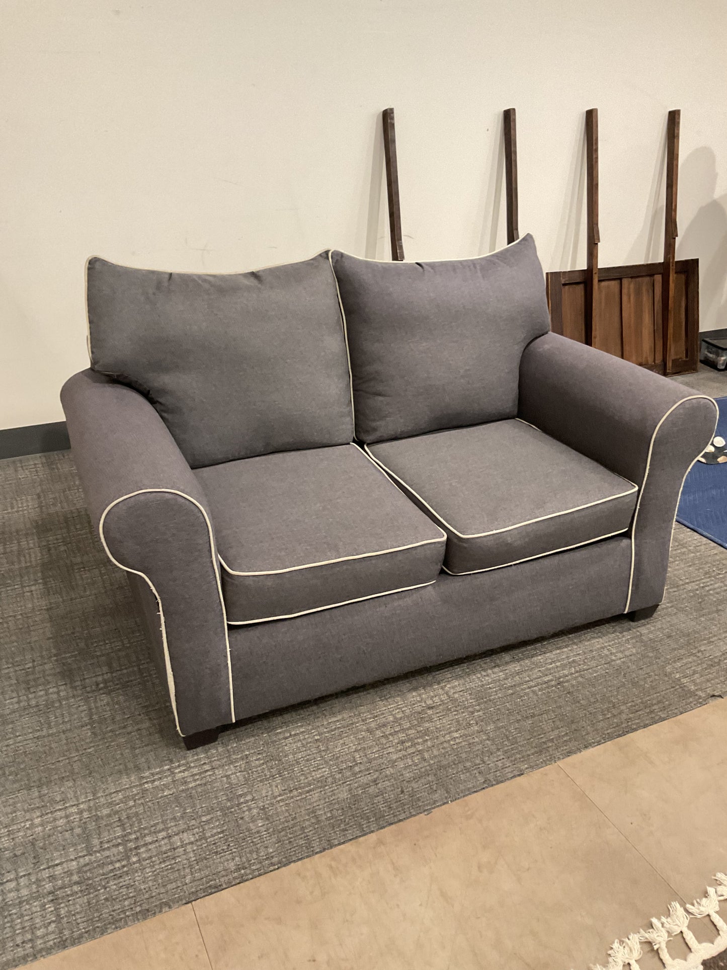 Nadia Loveseat
