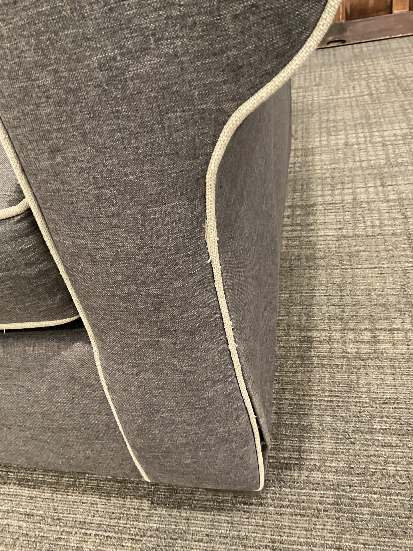 Nadia Loveseat