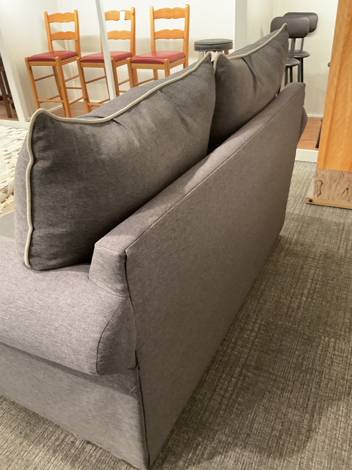 Nadia Loveseat