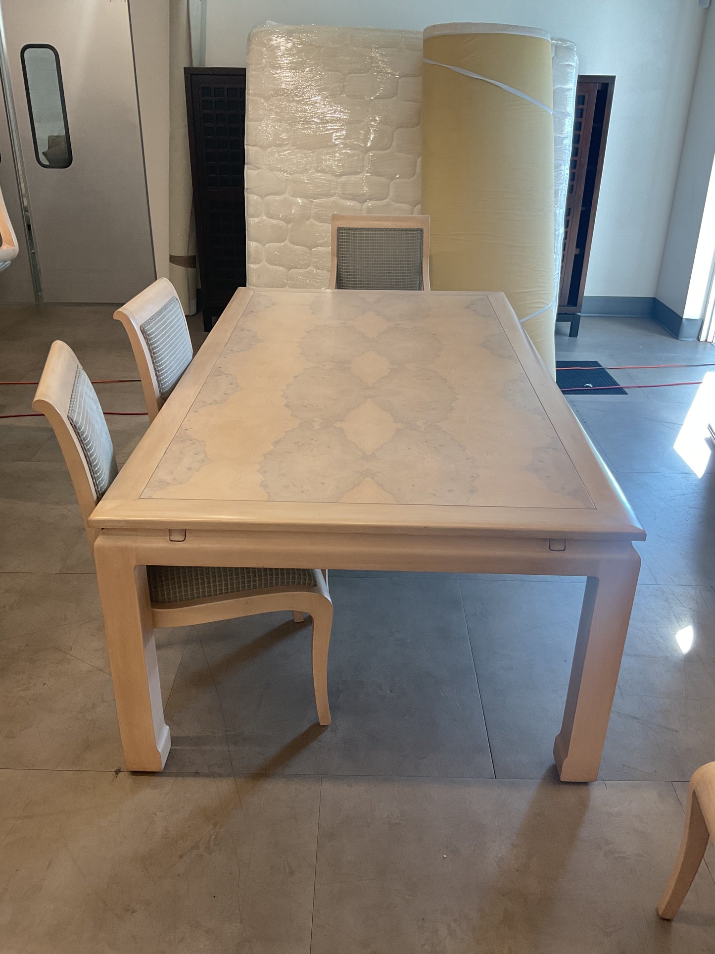 Beautiful & Beachy Dining Table Vibes