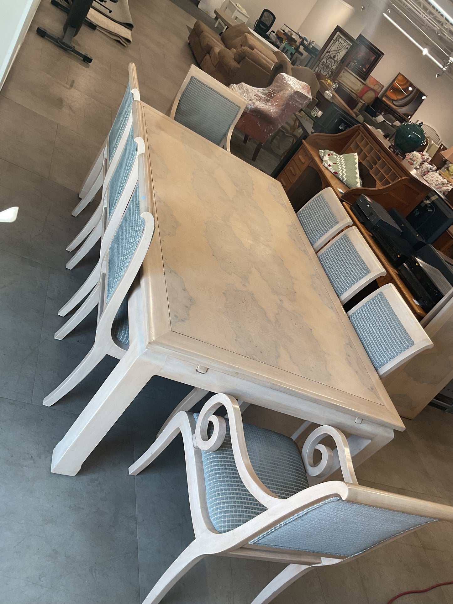 Beautiful & Beachy Dining Table Vibes