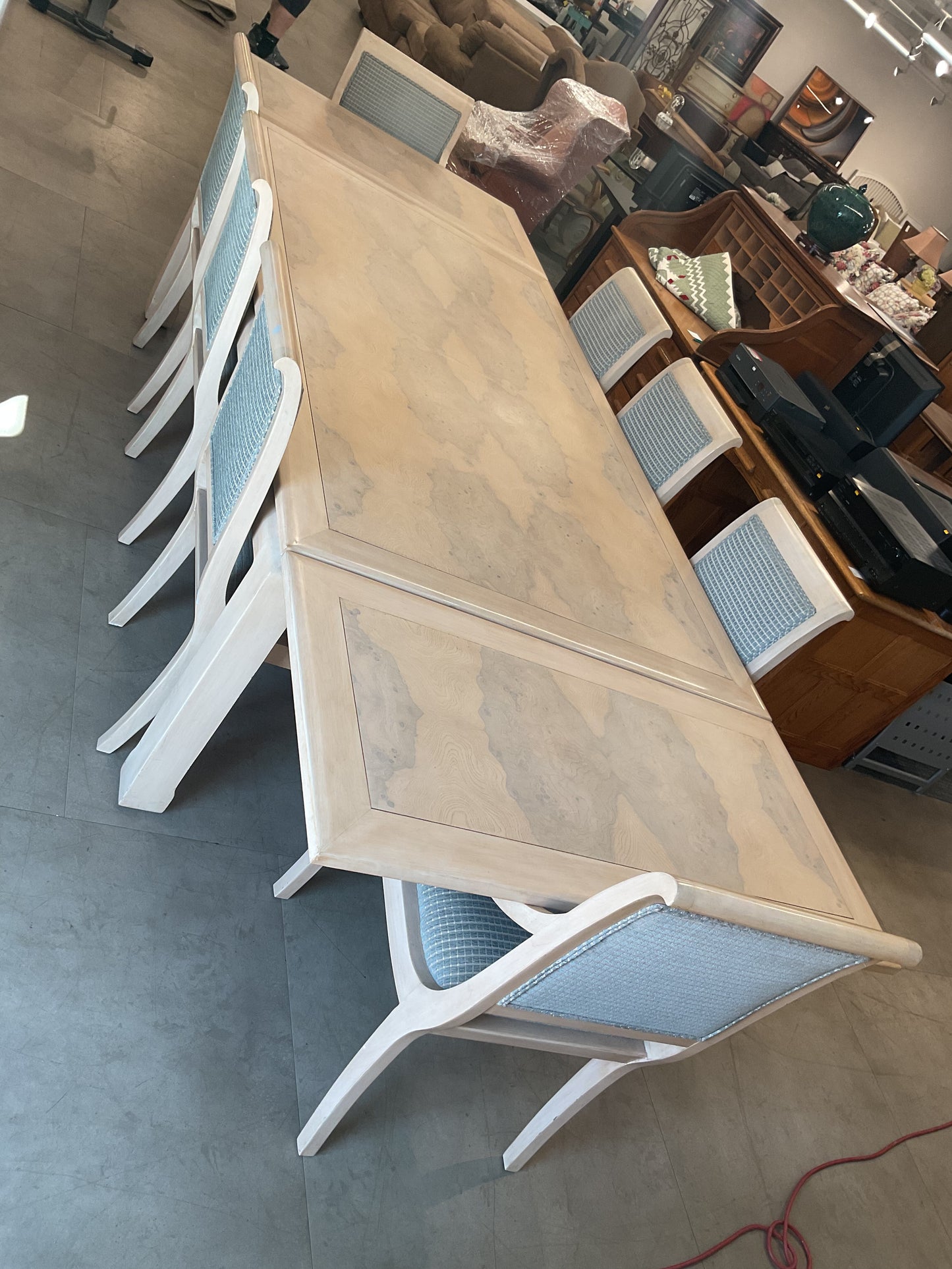 Beautiful & Beachy Dining Table Vibes