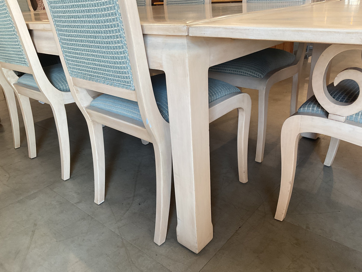 Beautiful & Beachy Dining Table Vibes